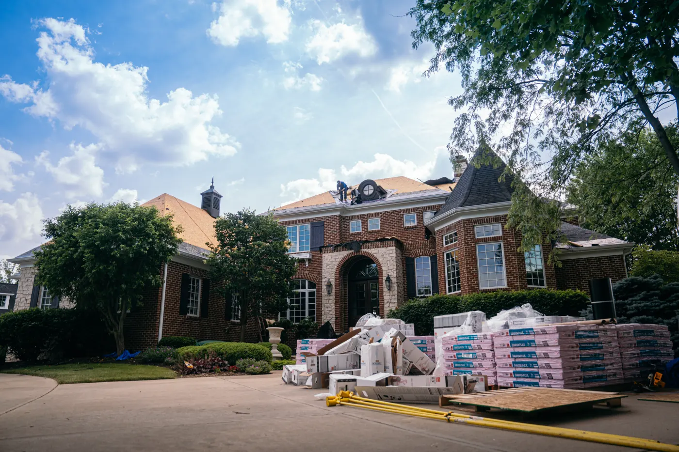 Manufacturer-certified roof installation in Sunman